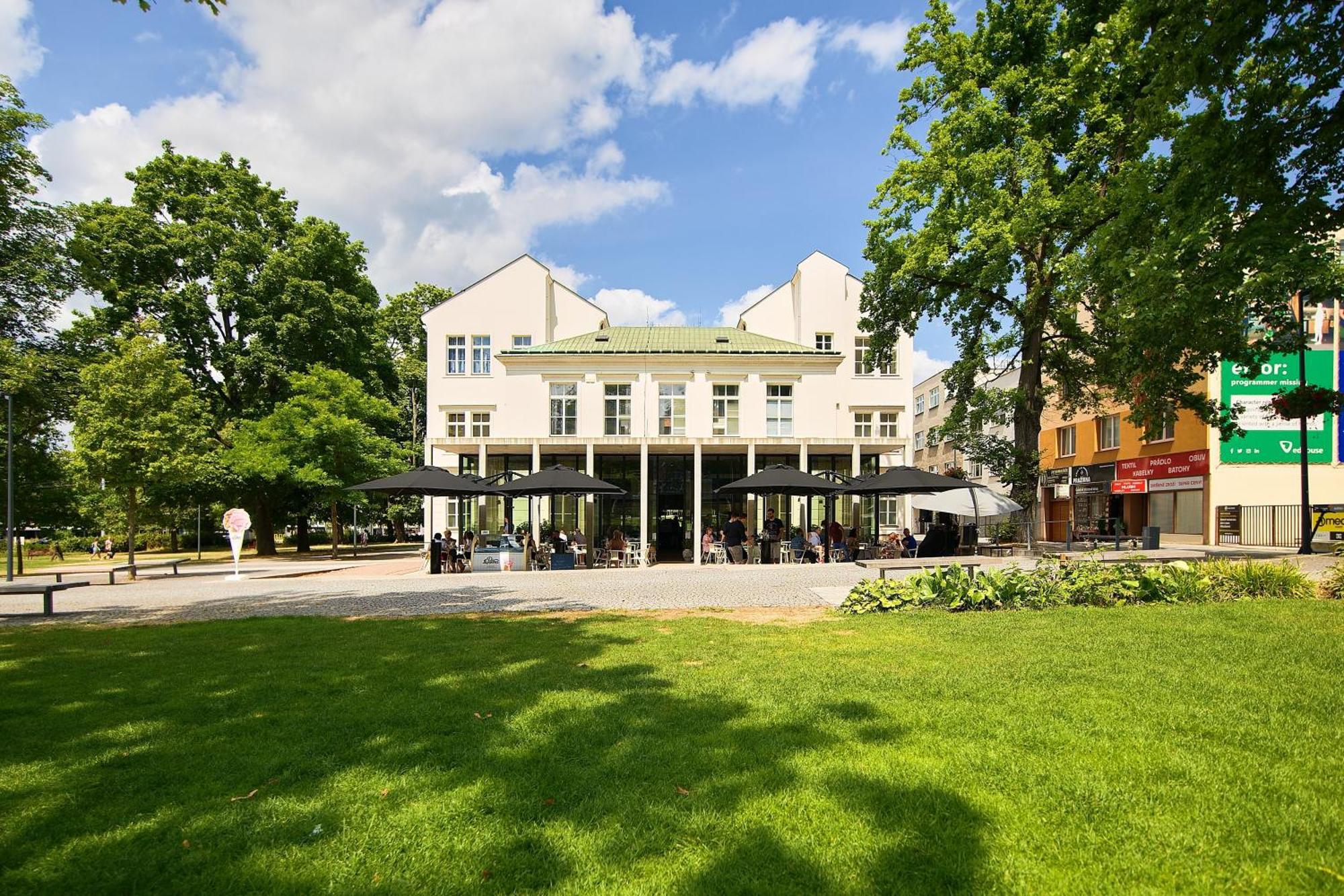 Apartament Rezidence Sadova Zlín Zewnętrze zdjęcie